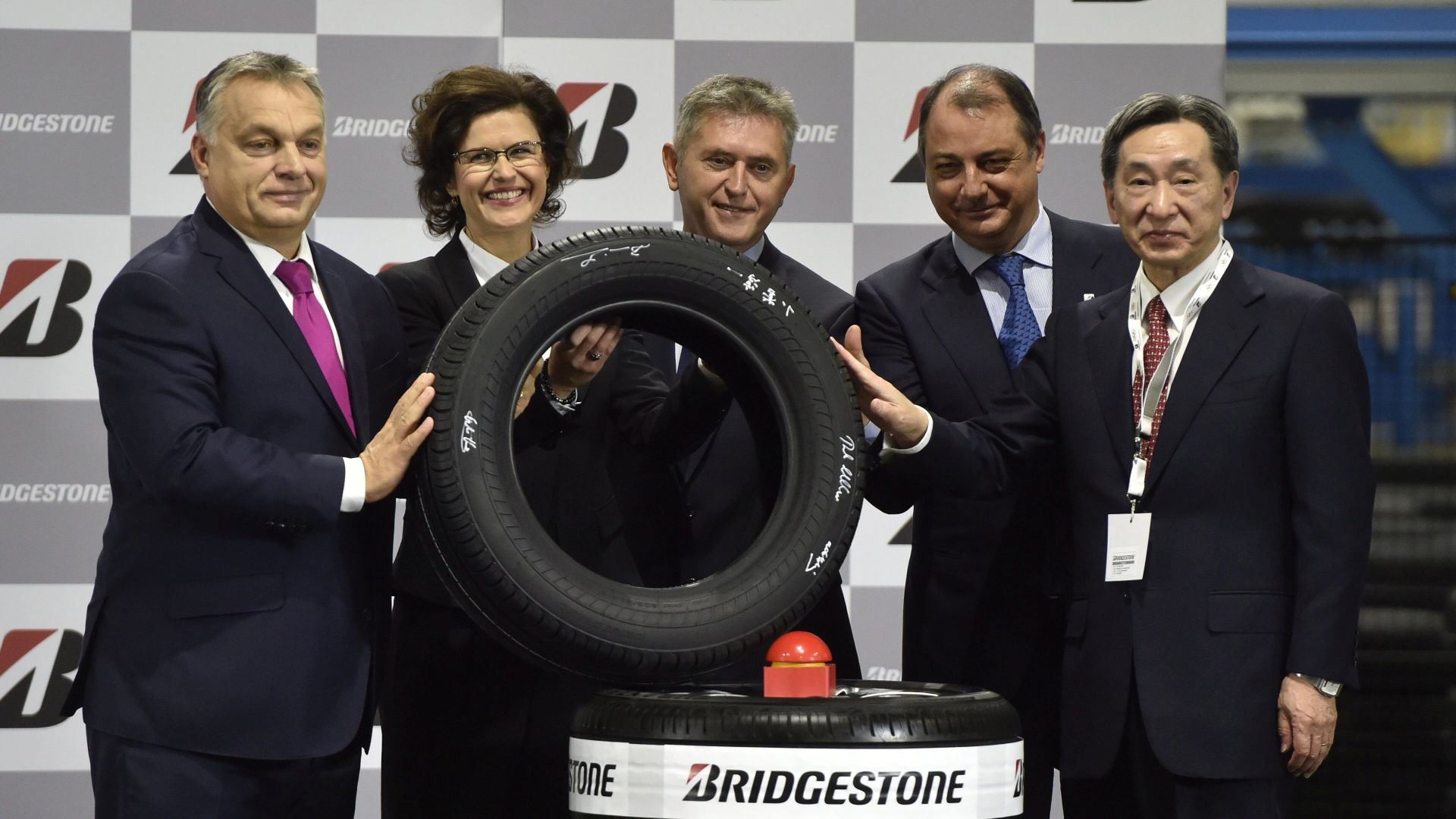 Viktor Orbán, Prime Minister of Hungary, Melinda Topolcsik, Managing Director of Bridgestone Tatabánya, János Bencsik Parliamentarian, Adolfo Llorens, a Senior Vice President of Bridgestone Manufacturing EMEA and Junicsi Koszuge, Ambassador of Japan to Hungary